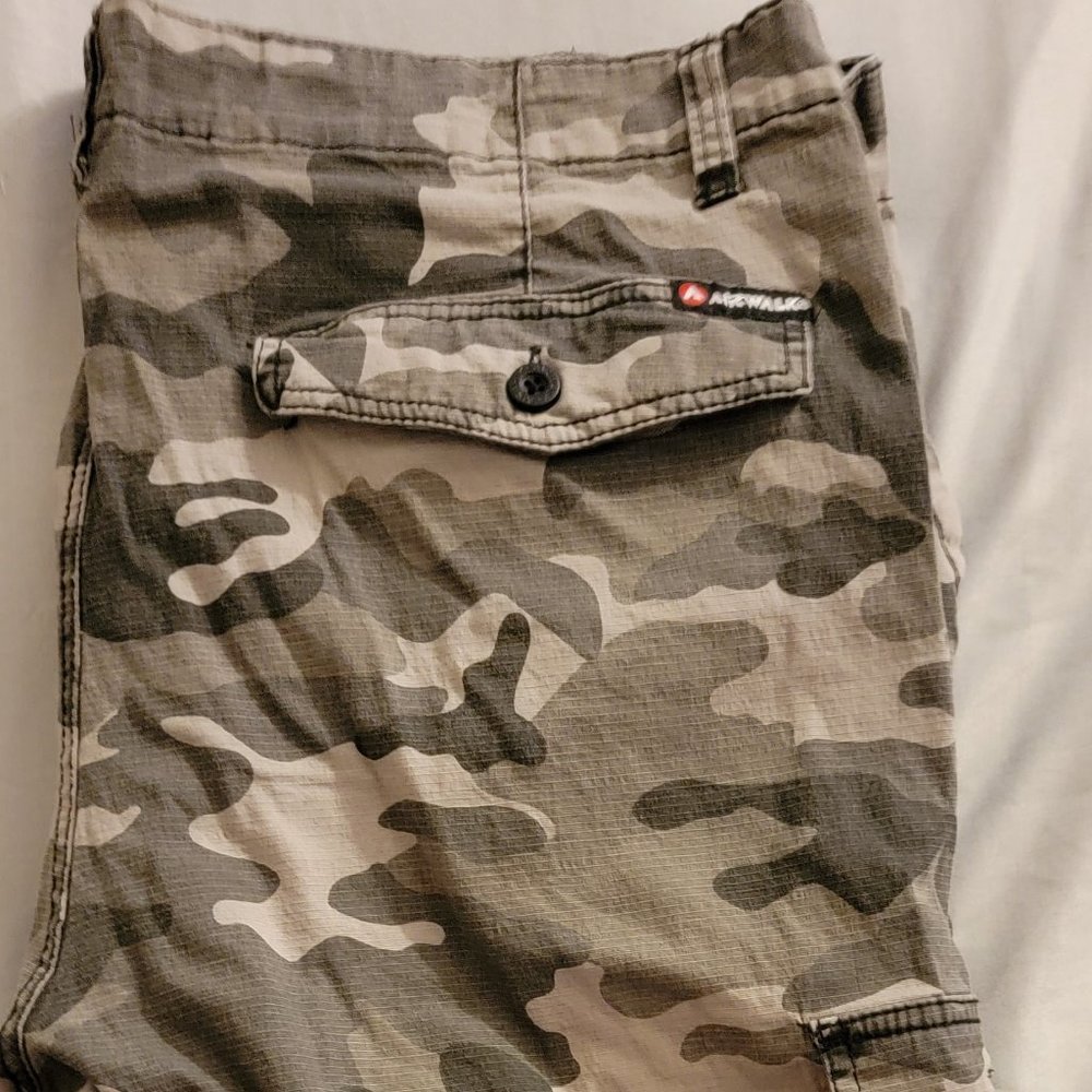 Airwalk Grey Camo Short size 40